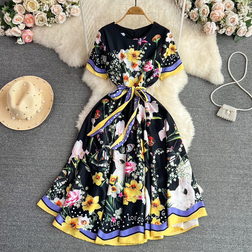 Casual Dresses 2023 Summer Fashion Runway Dress Women's O-Neck Short Sleeve Black White Floral Print Lace Up Bow Belt A-line Pleated Dress, Same as picture
Casual Dresses 2023 Summer Fashion Runway Dress Women's O-Neck Short Sleeve Black White Floral Print Lace Up Bow Belt A-line Pleated Dress, Same as picture