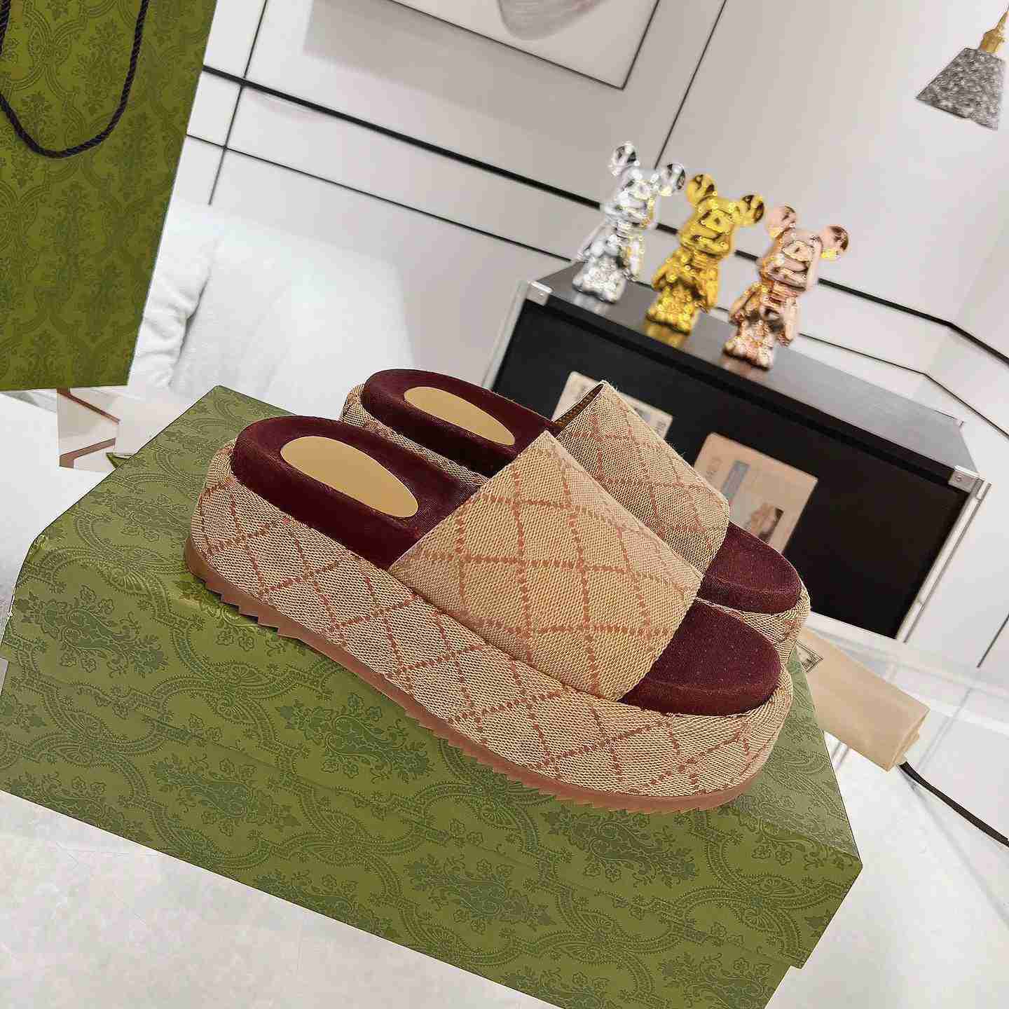 designer sandal for woman wedge thick heel sandles sandel slipper platformt sandals women casual shoes summer flat fashion beach slides slippers 10A with box, Color6
designer sandal for woman wedge thick heel sandles sandel slipper platformt sandals women casual shoes summer flat fashion beach slides slippers 10A with box, Color6