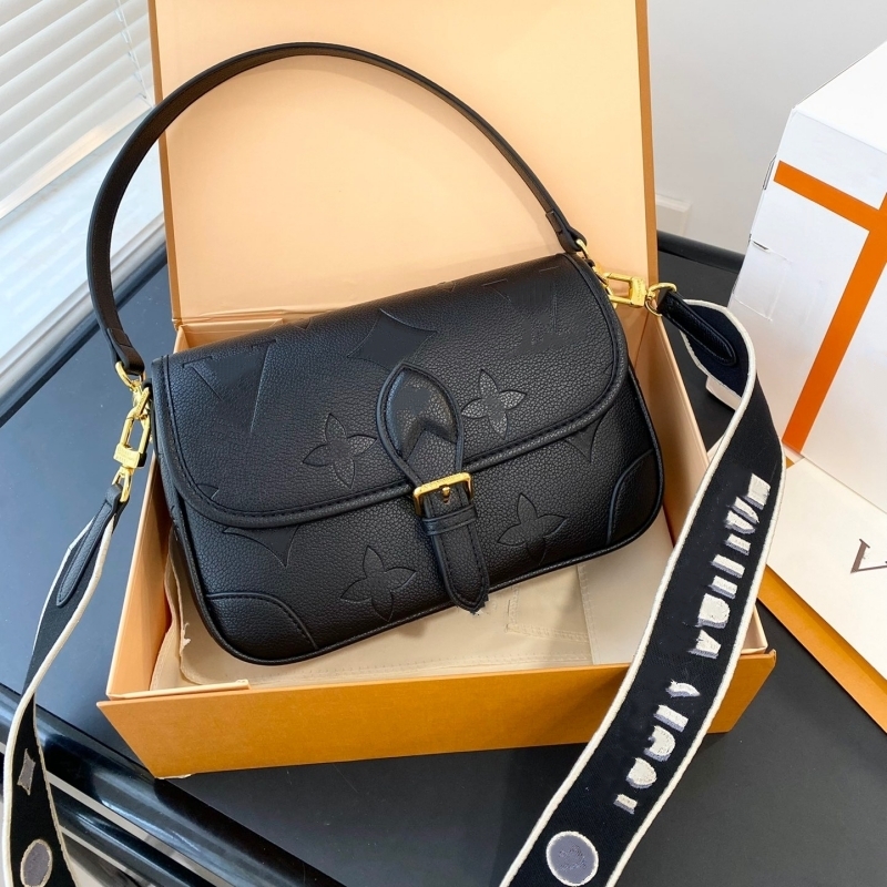 2023 New Designer Bag Fashion Genuine Leather Shoulder Bag Women's Leather Bag French Bag High Grade Underarm Bag Shoulder Bag Oblique Straddle Bag, White
2023 New Designer Bag Fashion Genuine Leather Shoulder Bag Women's Leather Bag French Bag High Grade Underarm Bag Shoulder Bag Oblique Straddle Bag, White