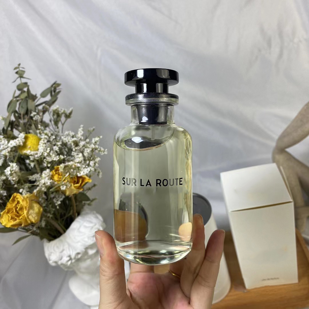 Sur La Route Designer perfume LE JOUR SE LEVE dans la peau les sables roses Apogee Eau de Parfum 100ml fragrance Long time lasting body spray high qualit Fast Ship
Sur La Route Designer perfume LE JOUR SE LEVE dans la peau les sables roses Apogee Eau de Parfum 100ml fragrance Long time lasting body spray high qualit Fast Ship