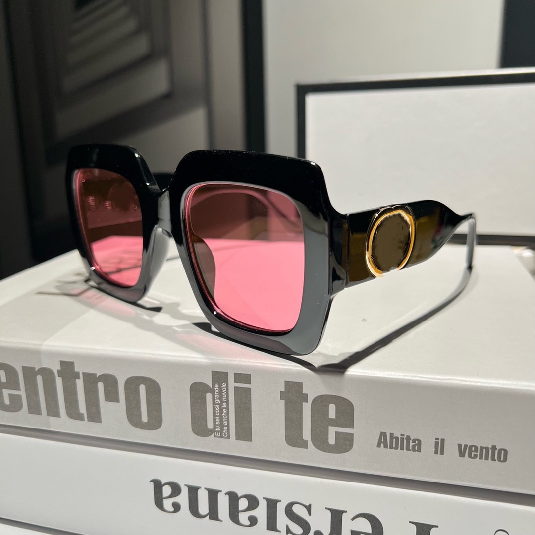Fashion Luxury Designer 8392 Waimea Sunglasses for Men women Vintage square Matte material Letter print lens glasses Outdoor Anti-Ultraviolet come with case
Fashion Luxury Designer 8392 Waimea Sunglasses for Men women Vintage square Matte material Letter print lens glasses Outdoor Anti-Ultraviolet come with case