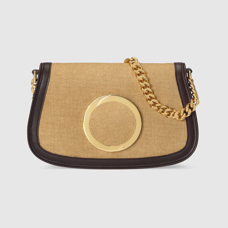 Single shoulder bag, fashionable crossbody bag, genuine leather material, metal gold chain logo, buckle design, lined compartment bag
Single shoulder bag, fashionable crossbody bag, genuine leather material, metal gold chain logo, buckle design, lined compartment bag
