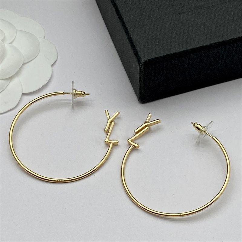 Ear Studs Designers Earring Hoop Earrings For Womens Simple Earring Luxury Designer Ornaments Gold
Ear Studs Designers Earring Hoop Earrings For Womens Simple Earring Luxury Designer Ornaments Gold