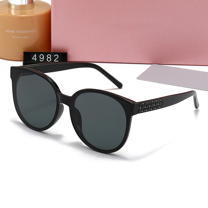 luxury Sunglasses polaroid lens Designer letter womens Mens Goggle senior Eyewear For Women eyeglasses frame Vintage Metal Sun Glasses Cat frame style
luxury Sunglasses polaroid lens Designer letter womens Mens Goggle senior Eyewear For Women eyeglasses frame Vintage Metal Sun Glasses Cat frame style