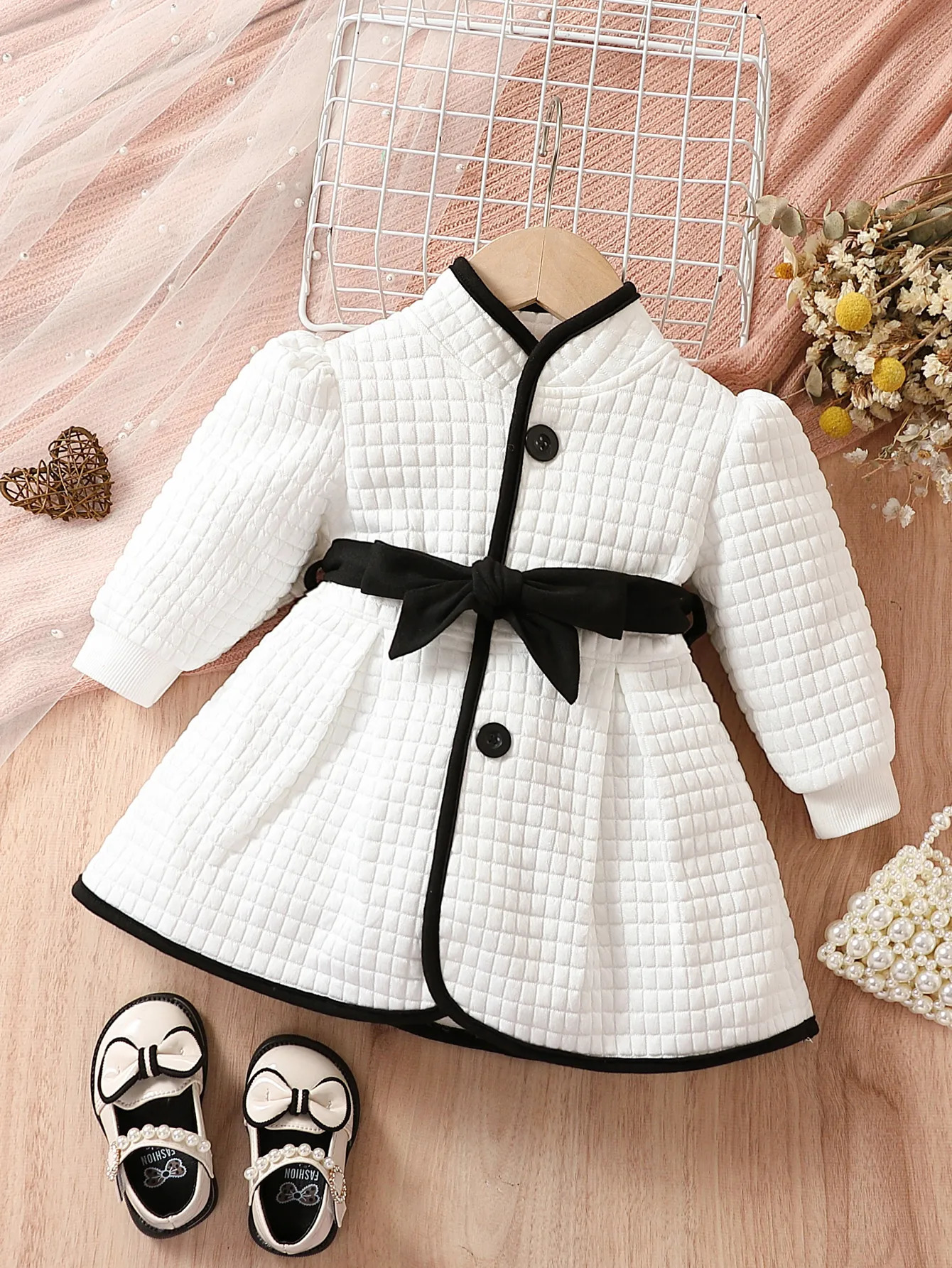 Jackets Baby Girls Fashion Autumn And Winter Thermal Belted Dress Set Princess Coat Classic Black White Color Contrast Cardigan 231115