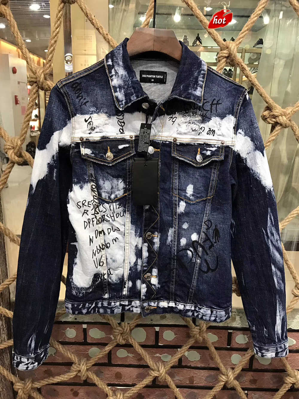Denim Jacket men coat Blue Casual cotton Turn-down Collar Long Sleeve Denim Bomber jackets for man 98365 dsquare 2 d2 dsqs dsq2s H0H3
Denim Jacket men coat Blue Casual cotton Turn-down Collar Long Sleeve Denim Bomber jackets for man 98365 dsquare 2 d2 dsqs dsq2s H0H3