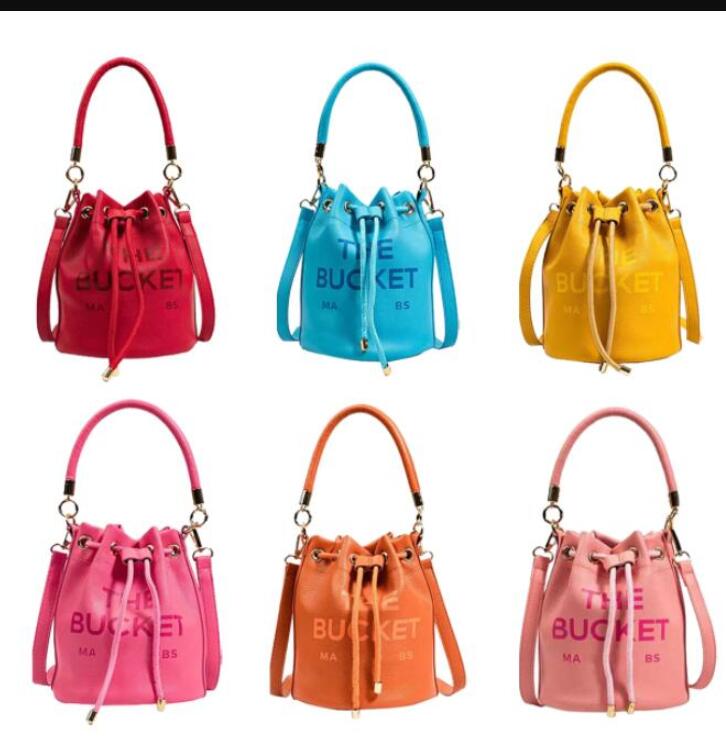 Lady Luxury the leather bucket bag Womens men Designer marc tote classic Drawstring shoulder fashion wallet buckets top handle purses handbag Crossbody Unisex bags
Lady Luxury the leather bucket bag Womens men Designer marc tote classic Drawstring shoulder fashion wallet buckets top handle purses handbag Crossbody Unisex bags