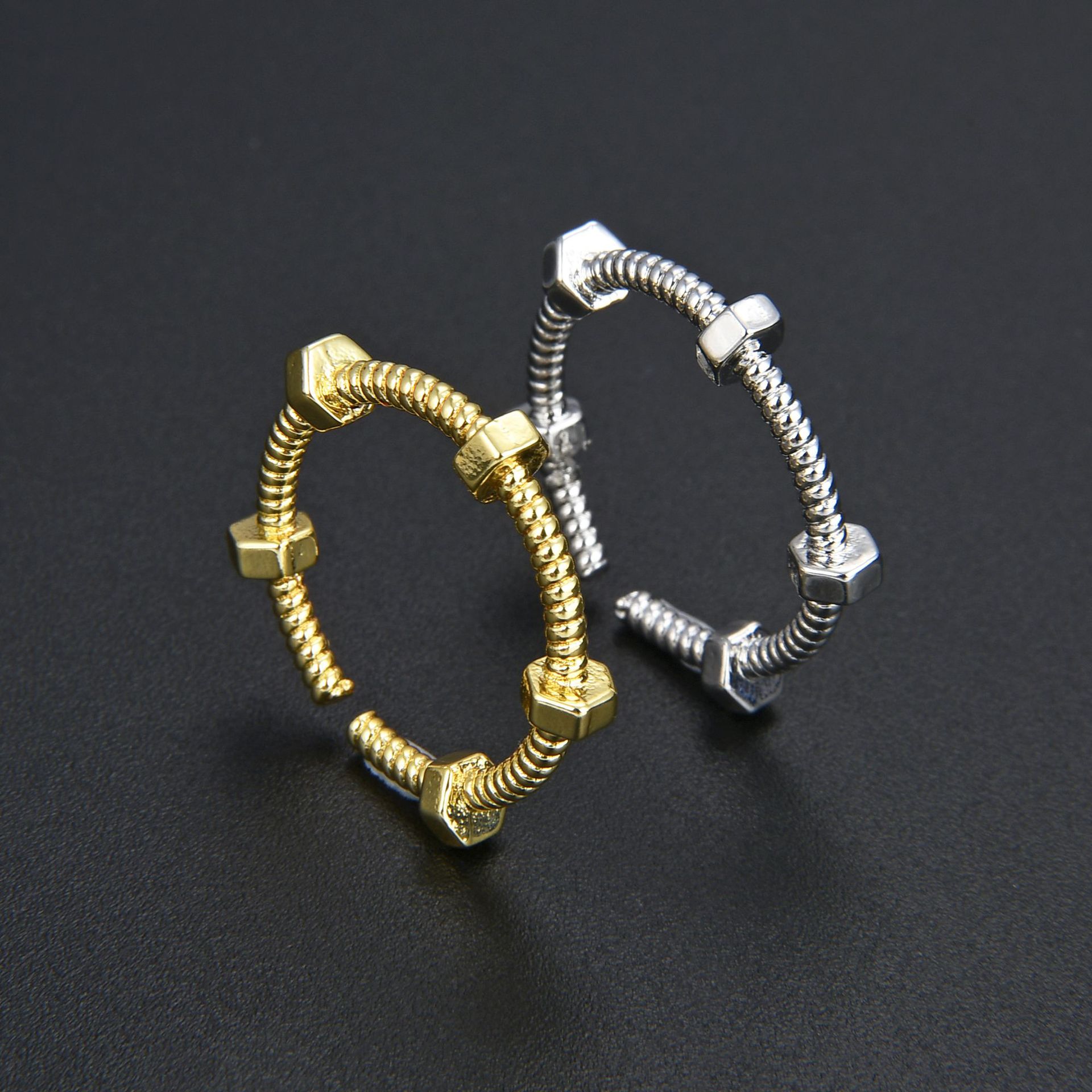 Simple color-preserving gold-plated silver ring men's and women's start adjustable ins style spot wholesale
Simple color-preserving gold-plated silver ring men's and women's start adjustable ins style spot wholesale