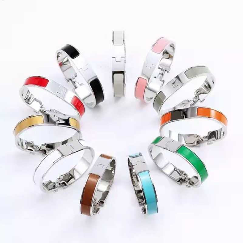 Bracelets High -quality Titanium Steel h Letter Bracelet Enamel Buckle Glaze European and American Luxury Jewelry Elegant Men and Women
Bracelets High -quality Titanium Steel h Letter Bracelet Enamel Buckle Glaze European and American Luxury Jewelry Elegant Men and Women