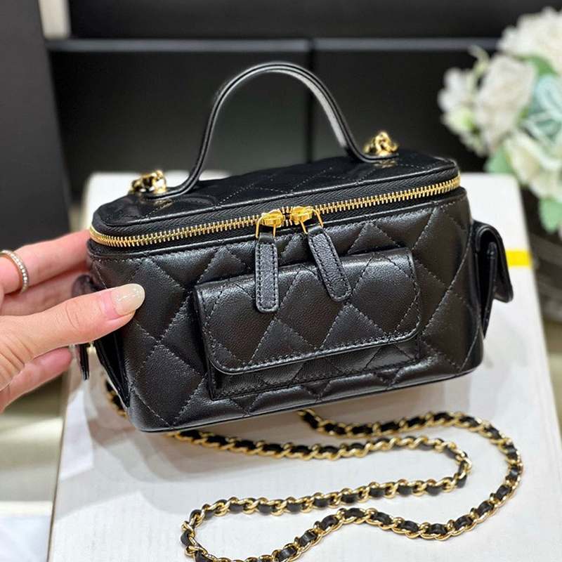Designer Lipstick Bag Luxury Cosmetic Bag Genuine Leather Handbag 17CM High Imitation Shoulder Bag With Box ZC122
Designer Lipstick Bag Luxury Cosmetic Bag Genuine Leather Handbag 17CM High Imitation Shoulder Bag With Box ZC122