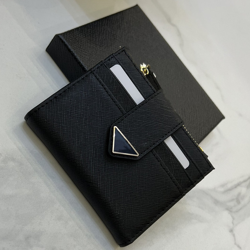 Designer Triangle Logo Wallet Small Saffiano Leather Bill Compartment Document Pocket Credit Card Slots Enameled Metal Lettering Hardware Luxury Purse
Designer Triangle Logo Wallet Small Saffiano Leather Bill Compartment Document Pocket Credit Card Slots Enameled Metal Lettering Hardware Luxury Purse