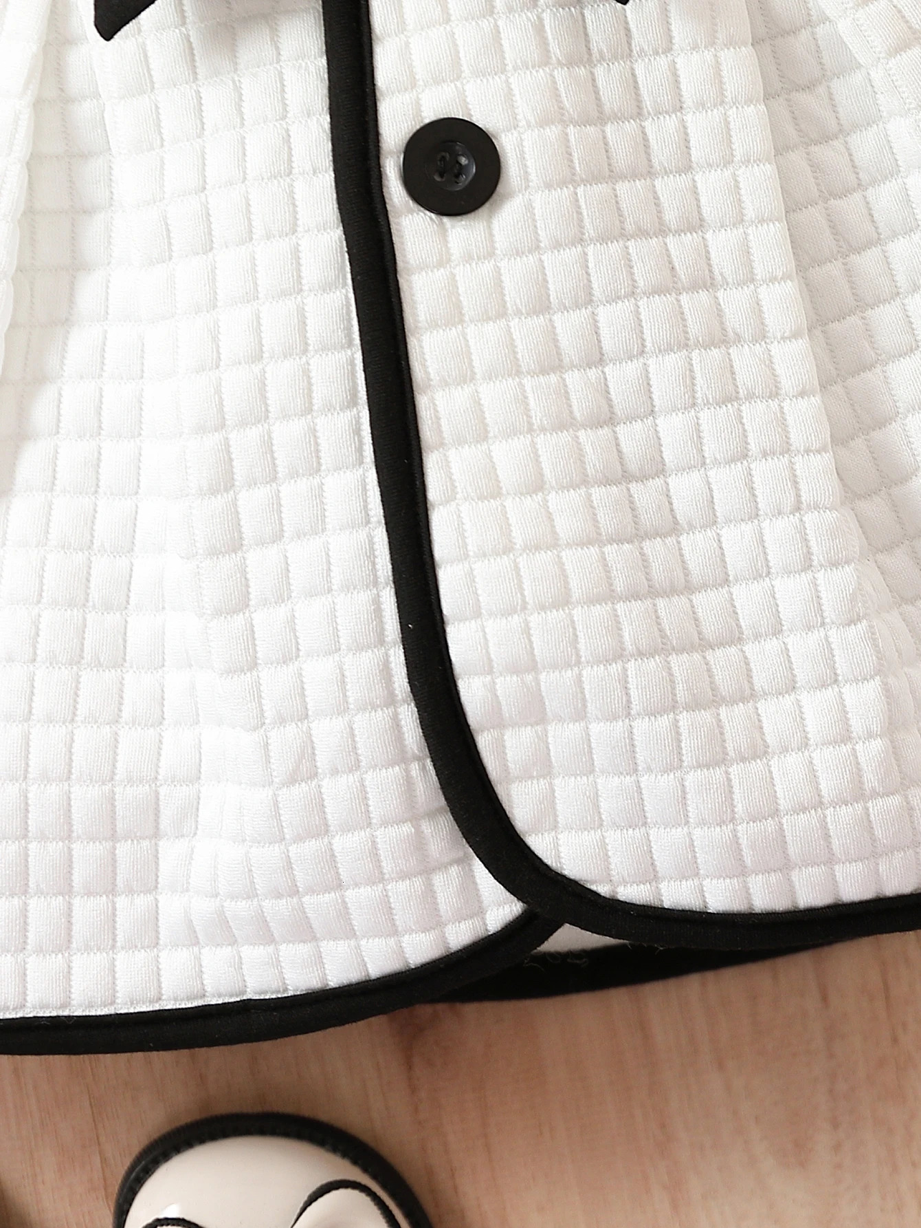 Jackets Baby Girls Fashion Autumn And Winter Thermal Belted Dress Set Princess Coat Classic Black White Color Contrast Cardigan 231115