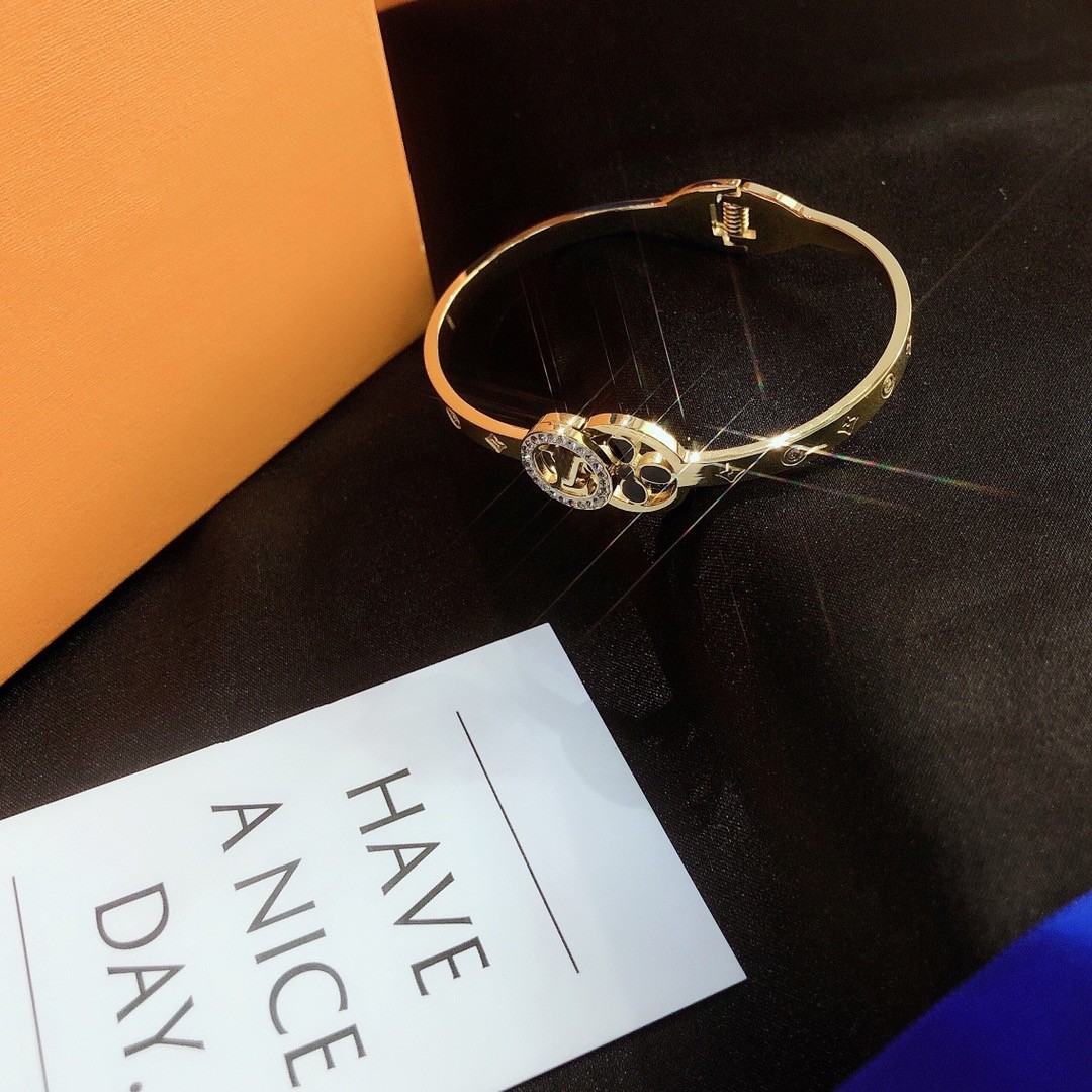 High Quality Designer Designer Wide Bangle Stainless Steel Gold Buckle Bracelet Fashion Jewelry Bracelet for Men and Women
High Quality Designer Designer Wide Bangle Stainless Steel Gold Buckle Bracelet Fashion Jewelry Bracelet for Men and Women