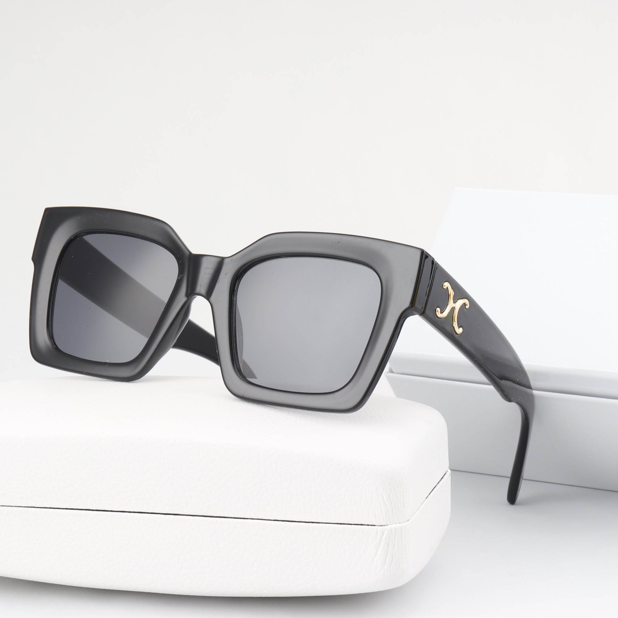 Fashion CCLIN Round Sunglasses Eyewear Sun Glasses Designer Brand Black Metal Frame Dark Glass Lenses for Mens Womens
Fashion CCLIN Round Sunglasses Eyewear Sun Glasses Designer Brand Black Metal Frame Dark Glass Lenses for Mens Womens