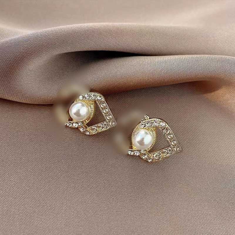 Fashion designer stud earrings woman high quality luxury earring multi colors double letter jewelry women 18k Pearl Wedding Gifts
Fashion designer stud earrings woman high quality luxury earring multi colors double letter jewelry women 18k Pearl Wedding Gifts