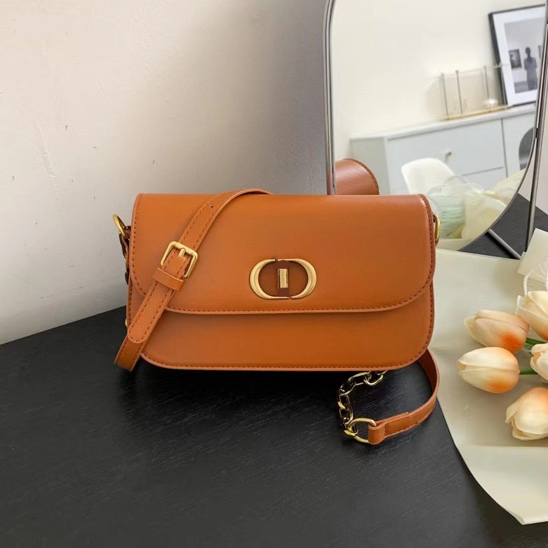 2023Designer Bags Saddles Bag Shoulder Crossbod Vintage Handbags Satchel Luxury Leather Black Gold Hardware with Strap Makeup WalletMultiple styles colors, White
2023Designer Bags Saddles Bag Shoulder Crossbod Vintage Handbags Satchel Luxury Leather Black Gold Hardware with Strap Makeup WalletMultiple styles colors, White
