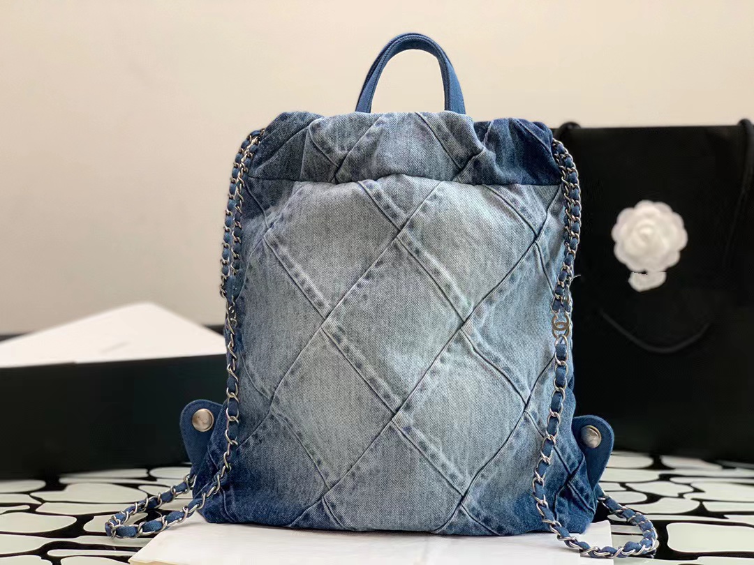 Designer Backpack Totes bag School Bag mochila bag Rucksack Designer Denim backpack denim is known for its casual and casual nature. With silver hardware color scheme, Blue
Designer Backpack Totes bag School Bag mochila bag Rucksack Designer Denim backpack denim is known for its casual and casual nature. With silver hardware color scheme, Blue