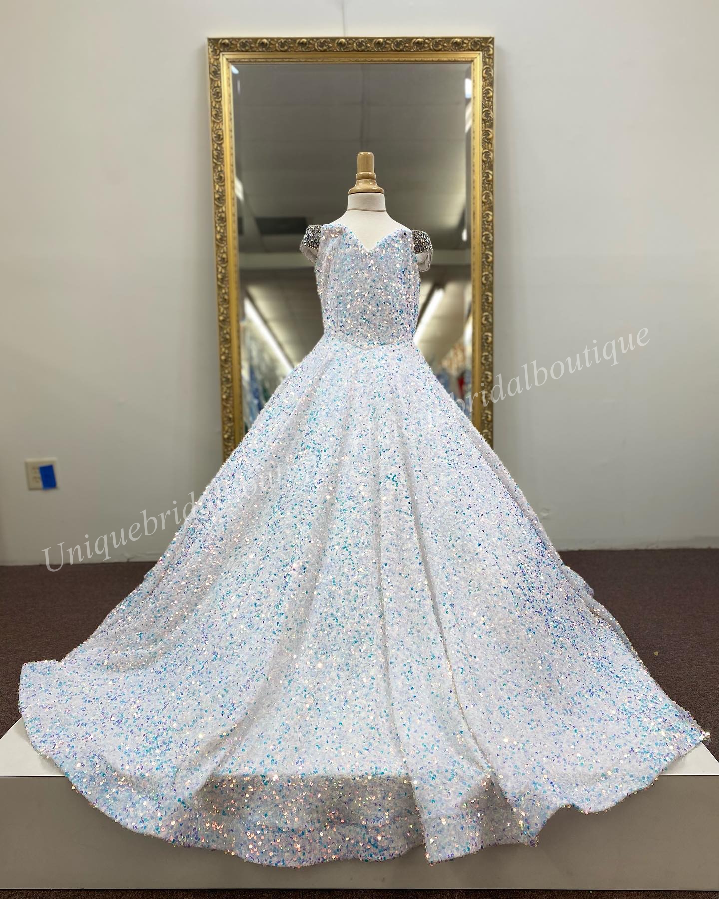 Iridescent Girl Pageant Dress 2023 Veet Sequin Beading Off-Shoulder little Kid Birthday Formal Party Gown A-e Toddler Teens Preteen or-Length Pink Ivo