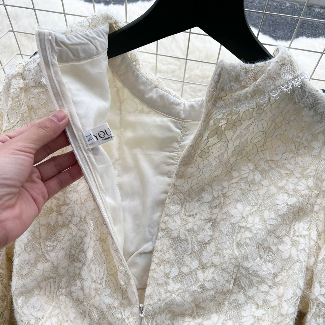 Celebrity Style Dress Autumn and Winter New Network Red Small Fragrant Wind Lace Splice Thick Tweed Heavy Work Beaded Short Skirt