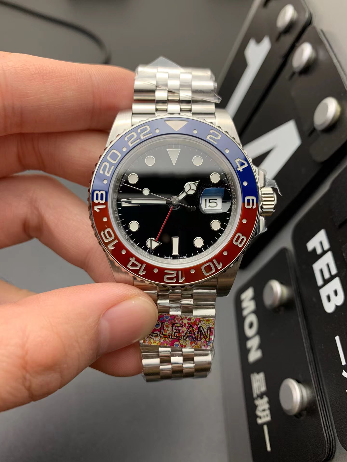 Clean Luxury Watch Greenwich Coke Circle GMT II RedBlue 40mm 3285 Mechanical ovement 904L Steel 72-hour kinetic energy storage, Only box.no watch
Clean Luxury Watch Greenwich Coke Circle GMT II RedBlue 40mm 3285 Mechanical ovement 904L Steel 72-hour kinetic energy storage, Only box.no watch