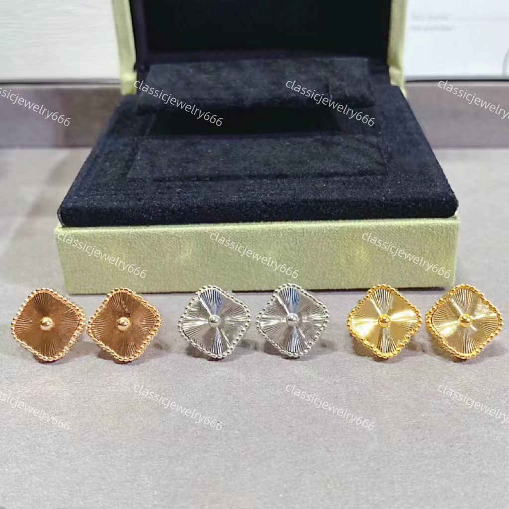 Classic Designer Women's Necklace Bracelet Earnail Set 18K Gold Clover Jewelry 316 Stainless Steel Box Factory Wholesale and Retail
Classic Designer Women's Necklace Bracelet Earnail Set 18K Gold Clover Jewelry 316 Stainless Steel Box Factory Wholesale and Retail