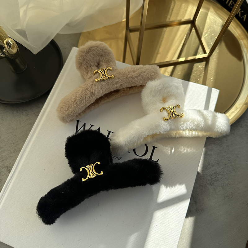 Christmas Gift Fluffy Hair Clips Designer Women Luxurys Hairpins Fuzzy Letters Claw Clip Furry Winter Warm Hair Pin Designers Girls Hairclips Jewelry