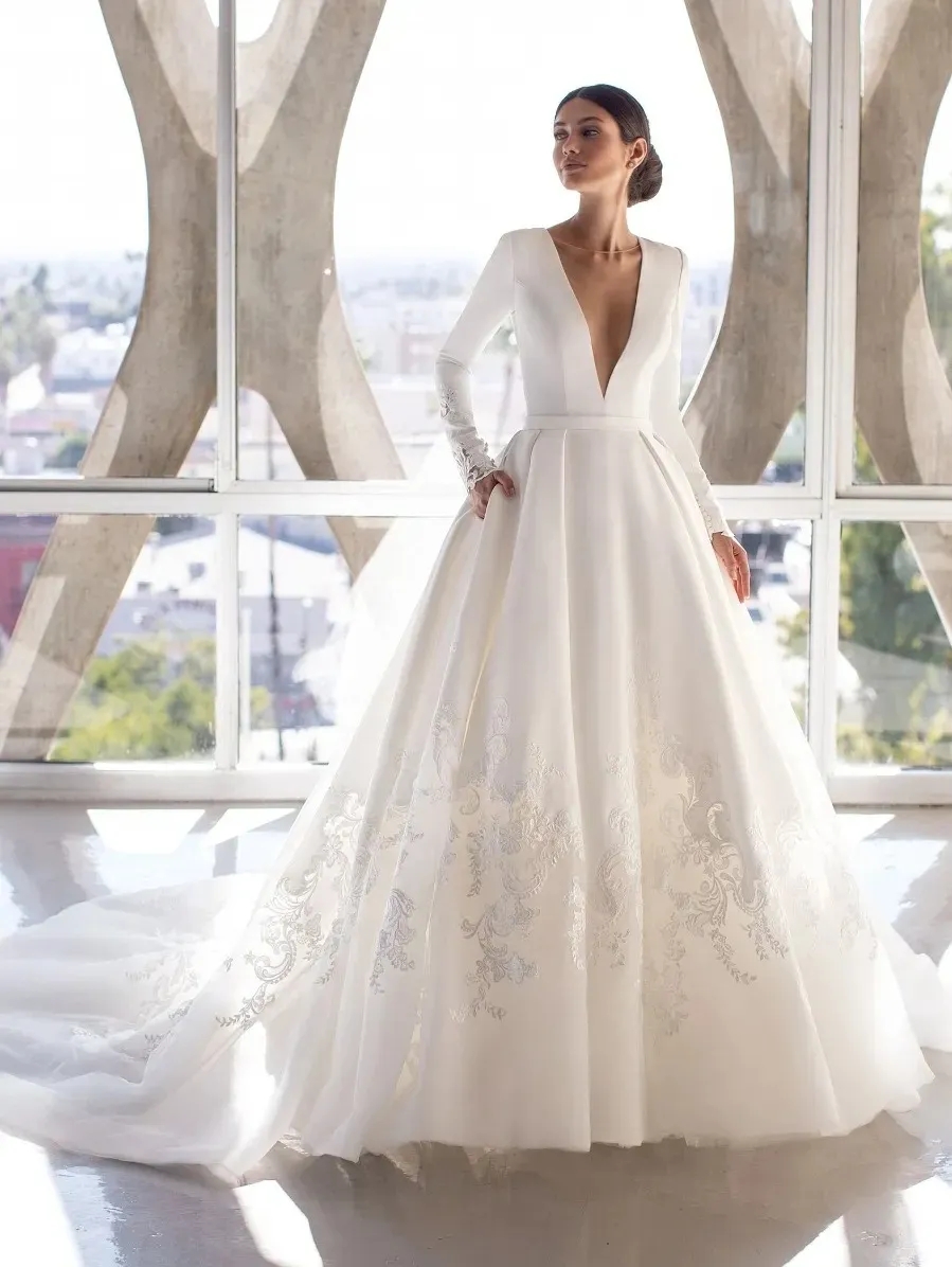 2024 Princess A Line Wedding Dress for Bride Deep V-Neck Long Sleeves Lace Appliques Satin Bridal Formal Gowns Vestidos De Noiva Robe De Mariage
