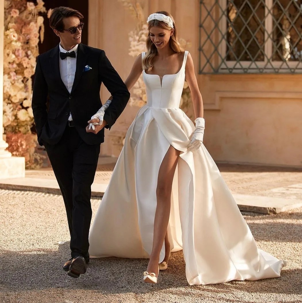 2025 Princess A Line Wedding Dress for Bride Square Neck Thigh Slit Button Back Satin Bridal Party Gown Vestidos De Noiva Robe De Mariage
