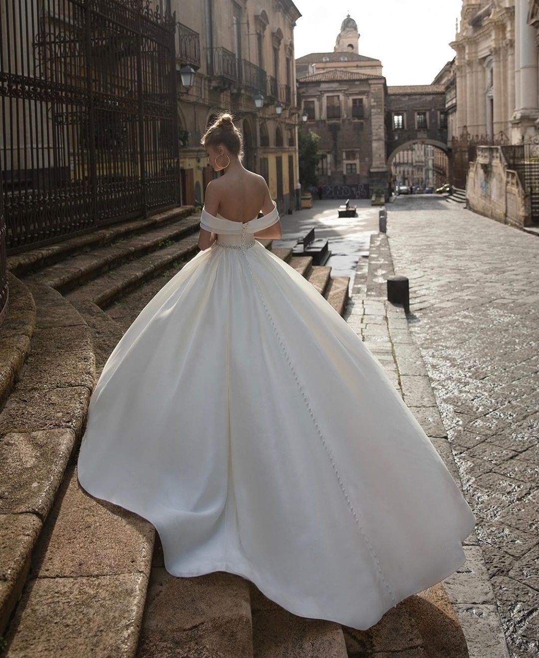 Elegant Modern Sexy Plus Size A Line Wedding Dresses Sweetheart Off Shoulder Pearls Beaded Satin Pleats Draped Backless Sweep Train Bridal Gowns Custo