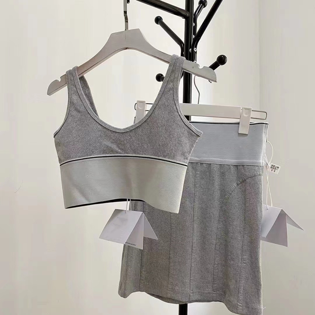 Womens Tanks camis Women' tracksuits Two Piece Dress Designer Tank Top Cotton Stretch Cropped Yoga Suit Fitness
Womens Tanks camis Women' tracksuits Two Piece Dress Designer Tank Top Cotton Stretch Cropped Yoga Suit Fitness