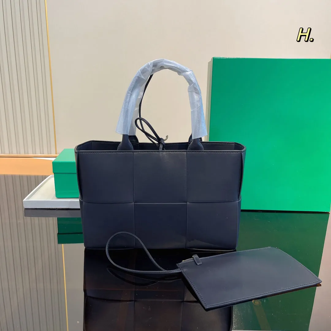 2023 New Designer Tote Bags Women Luxury Weave Top Handle Shoulder Bags Real Leather Navy Bucket Sac Handbags Lady Large Beach Bag Arco Crossbody Fashion Purse Clutch, Brown
2023 New Designer Tote Bags Women Luxury Weave Top Handle Shoulder Bags Real Leather Navy Bucket Sac Handbags Lady Large Beach Bag Arco Crossbody Fashion Purse Clutch, Brown