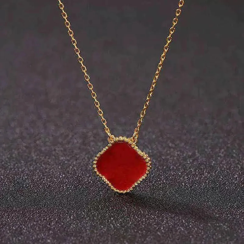 Long Sweater Necklaces Designer Clover Necklace 90cm Classic Fashion Gold Big Flowers Design Mother of Pearl Plated 18K for Man Woman Jewelry Pendant 17 Color
Long Sweater Necklaces Designer Clover Necklace 90cm Classic Fashion Gold Big Flowers Design Mother of Pearl Plated 18K for Man Woman Jewelry Pendant 17 Color