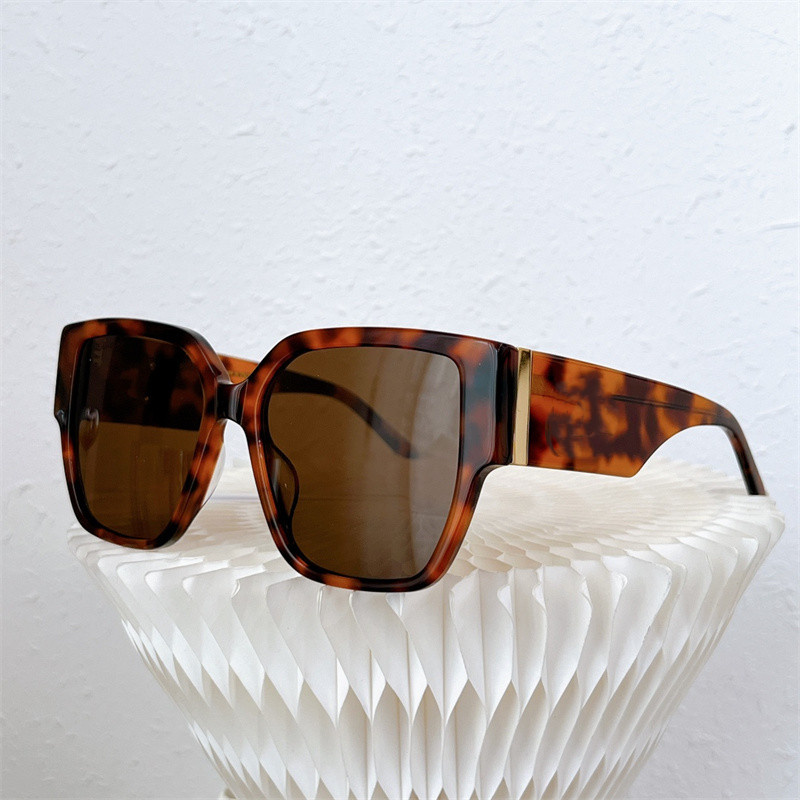 Summer Fashion Men's and Women's Glasses Sunglasses Fashion Model DG6511 Unique Design Style High Quality Luxury UV Protection Retro Style With Box
Summer Fashion Men's and Women's Glasses Sunglasses Fashion Model DG6511 Unique Design Style High Quality Luxury UV Protection Retro Style With Box
