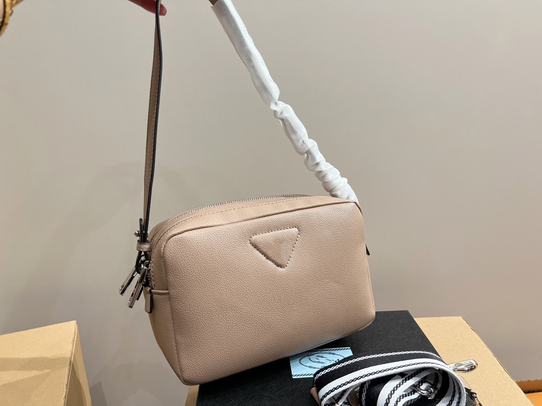 Fashion Brand Women's Crossbody Bag Single Shoulder Bag Designer Bag Double Layer Camera Bag, Black
Fashion Brand Women's Crossbody Bag Single Shoulder Bag Designer Bag Double Layer Camera Bag, Black