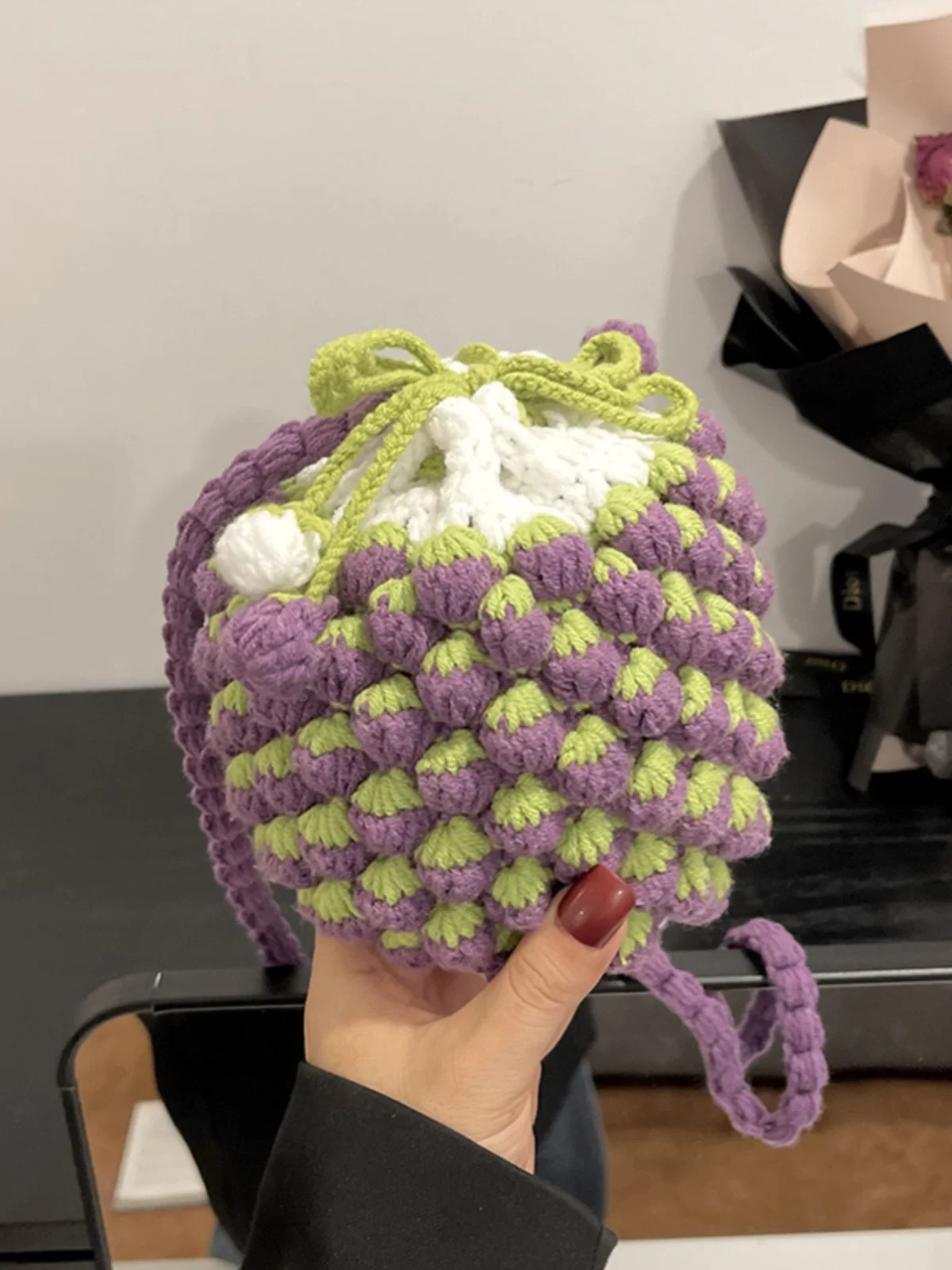 Evening Bags Creative Niche Mini Strawberry Woven Bag Festive Atmosphere Women's Bucket Bags Autumn Winter Christmas Trend Crossbody Bag 231117