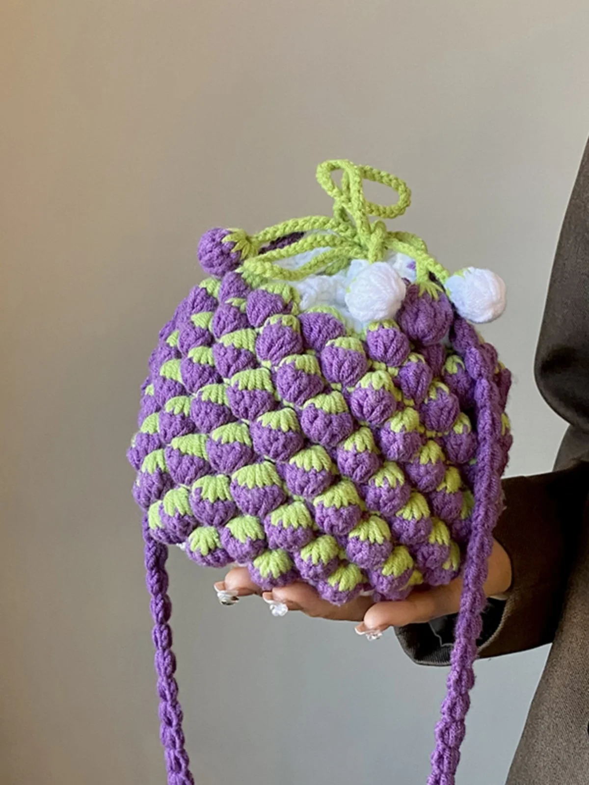 Evening Bags Creative Niche Mini Strawberry Woven Bag Festive Atmosphere Women's Bucket Bags Autumn Winter Christmas Trend Crossbody Bag 231117