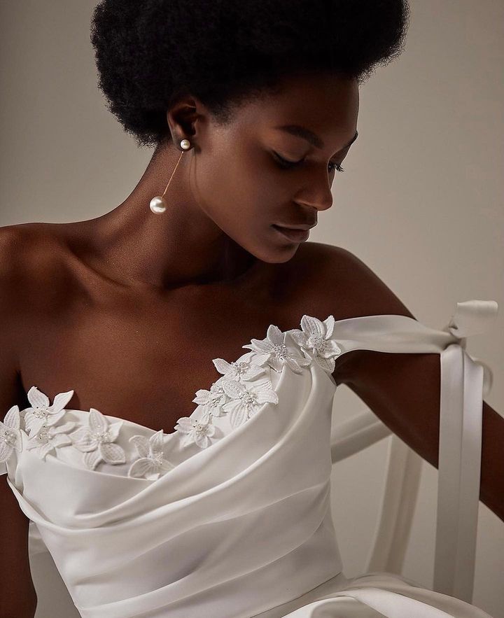 Elegant Bohemian Plus Size A Line Wedding Dresses Sweetheart Satin Side Split Sweep Train Handmade Flowers Applique Beach Boho Bridal Gowns For Weddin