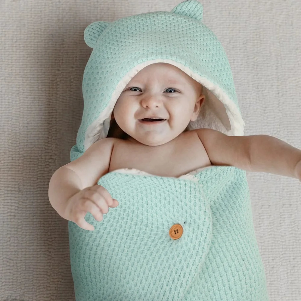 Sleeping Bags Baby Bag Thicken Winter borns Envelope Knitted Infant Sacks Stroller Swaddle Footmuff Toddler Slaapzak Kid Sleepsack 231116