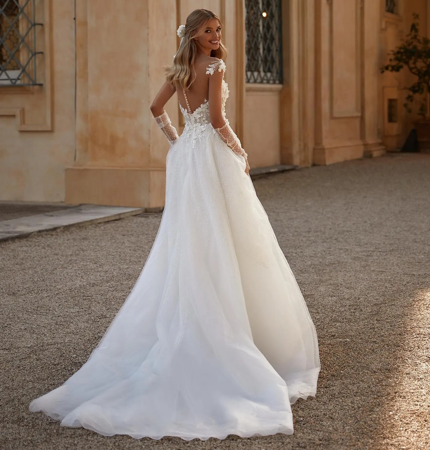 2024 Boho A e Wedding Dress For Bride Illusion Back V Neck Embroidery Beads Lace Bridal Party Gown Vestidos Noiva Robe De Mariage 0624W 0703