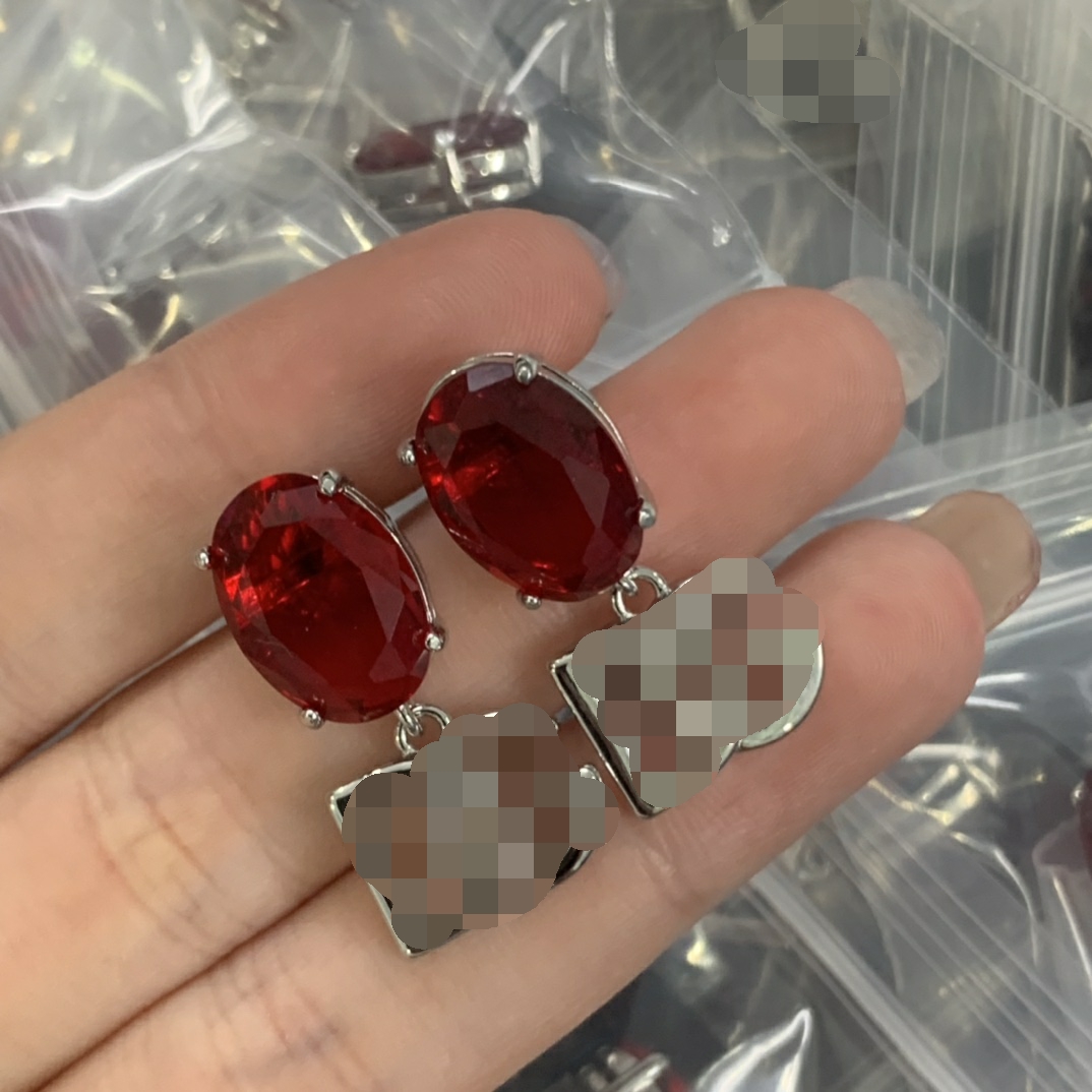 Luxurious Earring Studs Crystal Diamonds Earrings D Letters pendants 18K gold plated Anti allergy women's Ear Clip Jewelry Gifts DER1 --25
Luxurious Earring Studs Crystal Diamonds Earrings D Letters pendants 18K gold plated Anti allergy women's Ear Clip Jewelry Gifts DER1 --25