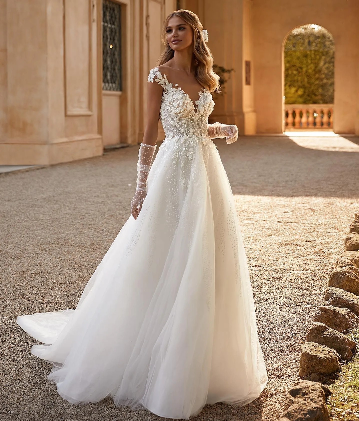 2024 Boho A e Wedding Dress For Bride Illusion Back V Neck Embroidery Beads Lace Bridal Party Gown Vestidos Noiva Robe De Mariage 0624W 0703