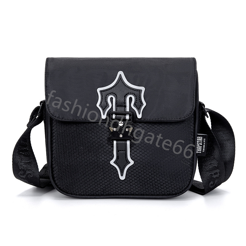 Trapstars Messenger IRONGATE COBRA T BAG DOMUNI MENS TRAPSTAR DESIGNO DI LUGO CROPS CLASSO CLASSHE CLUCCA IN FRITTURA IN MACCHIATURA BASCHE RACKACK BRUSTRABILE, Fai la differenza
Trapstars Messenger IRONGATE COBRA T BAG DOMUNI MENS TRAPSTAR DESIGNO DI LUGO CROPS CLASSO CLASSHE CLUCCA IN FRITTURA IN MACCHIATURA BASCHE RACKACK BRUSTRABILE, Fai la differenza