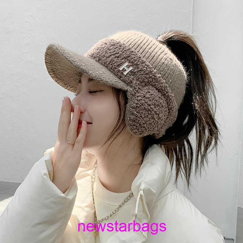 Original edition Designer Herms Hat for sale Womens Winter Knitted Woolen Fashion Versatile Empty Top with Plush and Warm Earmuffs Leakage Horsetail Rid, Beige5
Original edition Designer Herms Hat for sale Womens Winter Knitted Woolen Fashion Versatile Empty Top with Plush and Warm Earmuffs Leakage Horsetail Rid, Beige5