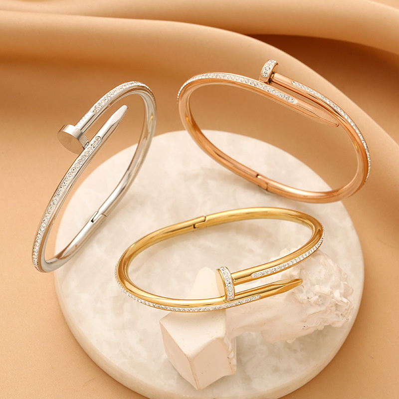 Modern Cuffs bracelets designer for women designer bracelet nail bracelet designer jewelry Diamond Bracelets Luxury fashion bracelet for Girls Party Gift
Modern Cuffs bracelets designer for women designer bracelet nail bracelet designer jewelry Diamond Bracelets Luxury fashion bracelet for Girls Party Gift