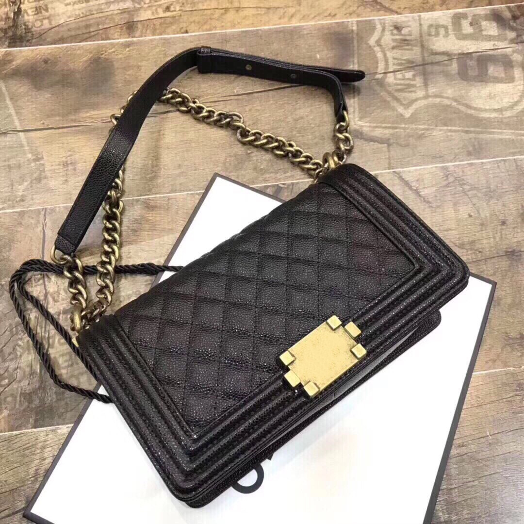 Fashion luxury designer Crossbody Bag Metal Chain women's leather clamshell Shoulder Bag, Black
Fashion luxury designer Crossbody Bag Metal Chain women's leather clamshell Shoulder Bag, Black