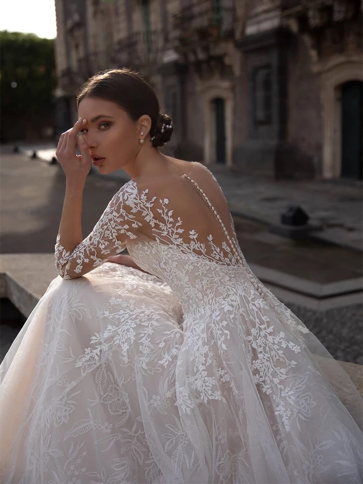 Crystal Design 2024 Dresses Long sleeves elegant lace Boho Lace Appliqued Gowns Country Style Wedding beach shiny gown Beach Bridal Dress