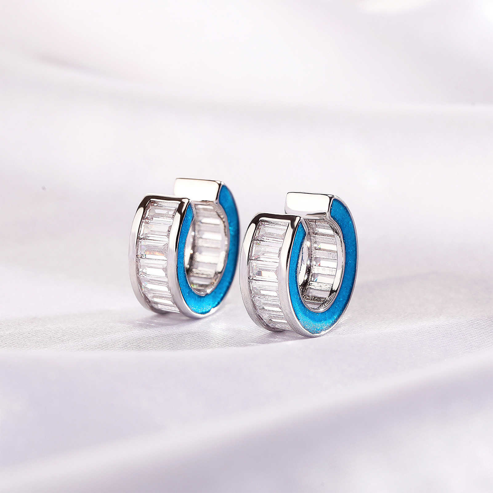 gzw creative colorful glow earrings for men and womens live broadcasting cool square diamond earrings clip spring and summer daily wear fashion earrin