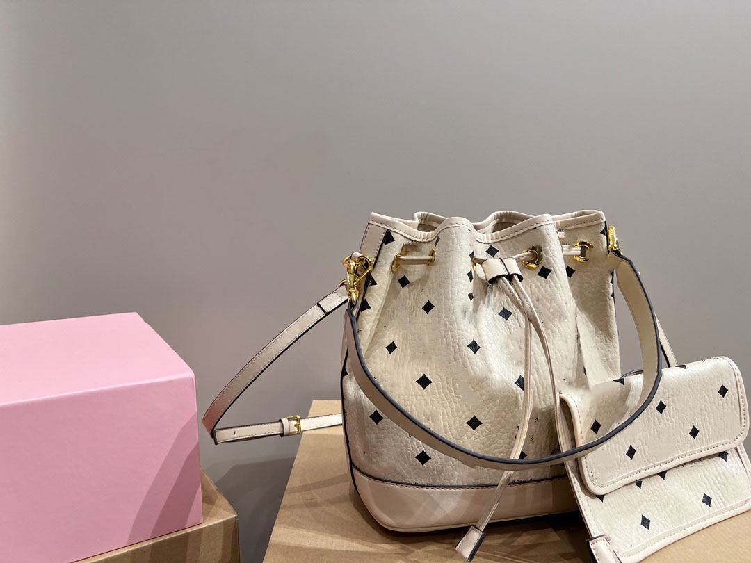 Bucket bag Bags Picotin Lock Female Genuine Leather 2023 first layer Cowhide Handbag Large Capacity Bucket Bag Brand Tote Luxury, Red
Bucket bag Bags Picotin Lock Female Genuine Leather 2023 first layer Cowhide Handbag Large Capacity Bucket Bag Brand Tote Luxury, Red