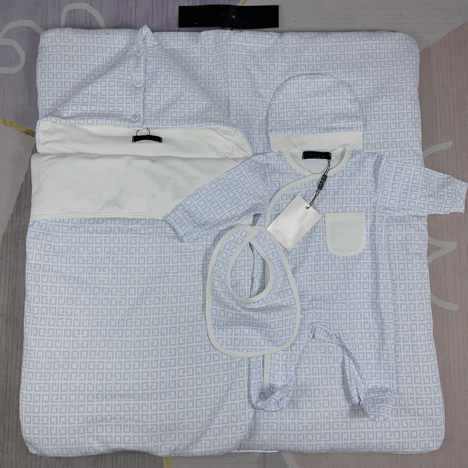 brand Baby kids Clothing Jumpsuits designer baby quilt set for cotton sets sleek jumpsuits pink and blue With hats
brand Baby kids Clothing Jumpsuits designer baby quilt set for cotton sets sleek jumpsuits pink and blue With hats