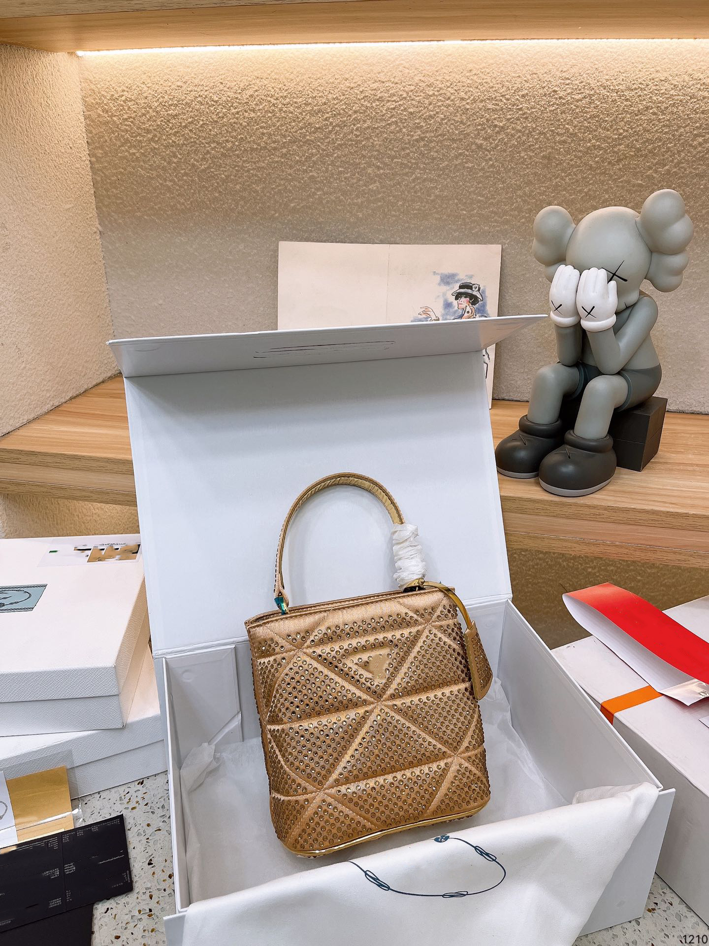 Designer bag full of diamond crystal bag women's bag senior chic sparkling design scheme color durable bucket bag, Brown
Designer bag full of diamond crystal bag women's bag senior chic sparkling design scheme color durable bucket bag, Brown